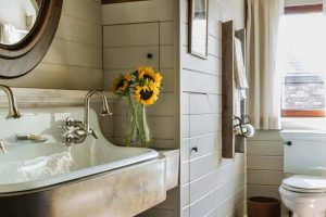 Get Cozy in the Country: Farmhouse Bathroom Design Tips