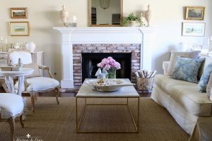 Creating a Warm and Inviting Atmosphere with Farmhouse-Inspired Decor